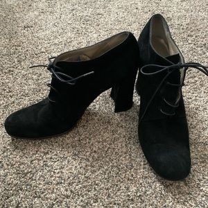Ellen Tracy "Daniel" black suede shoes.